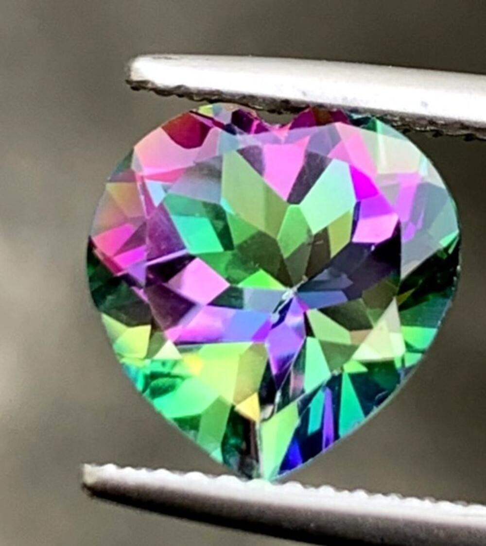 Absolutely STUNNING heart-shaped 4 Carat Mystic Topaz!